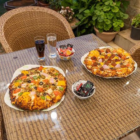 Stayvista At Floradale W Jacuzzi & Wood-Fire Pizza Kasauli Ngoại thất bức ảnh