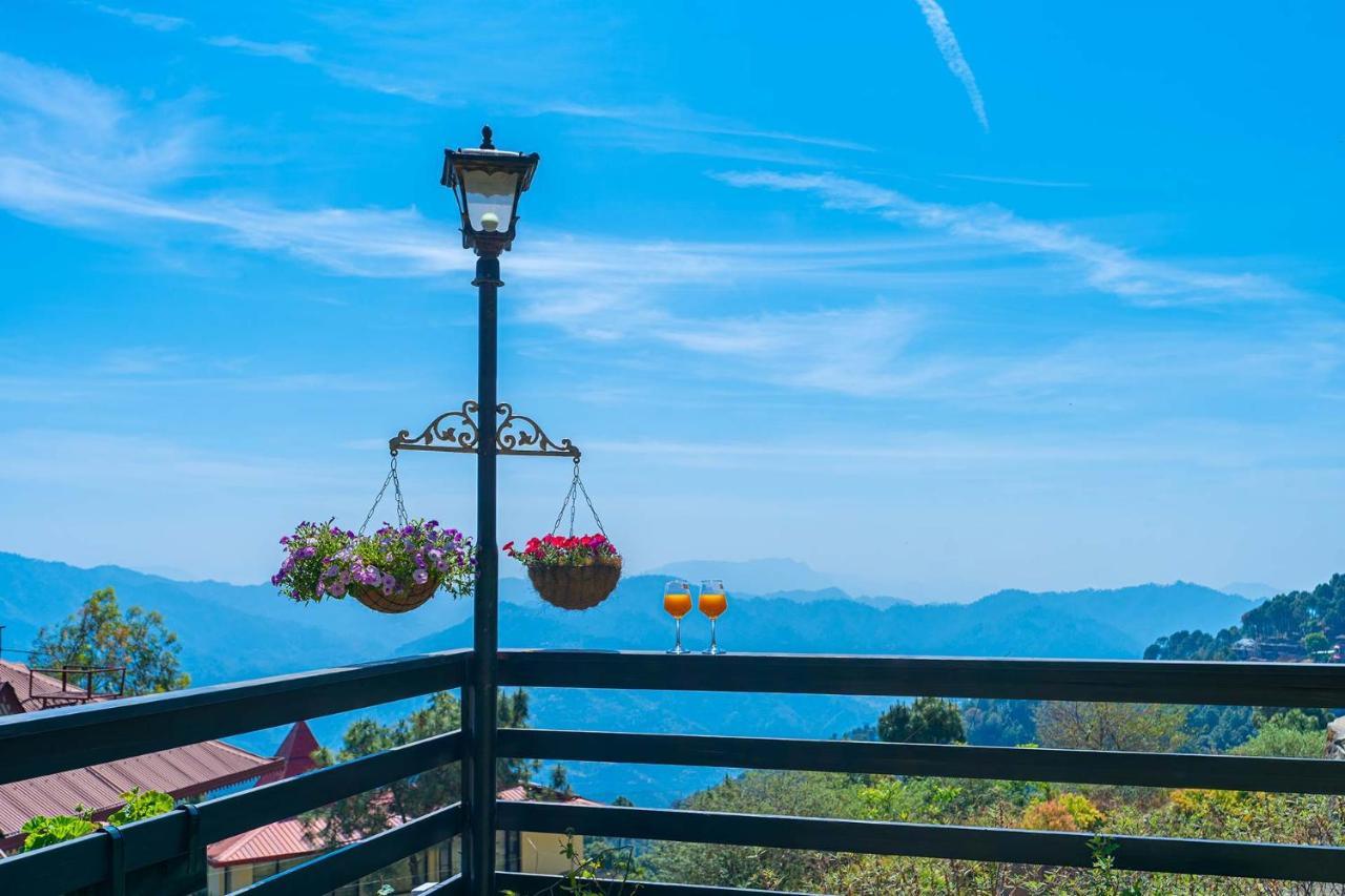 Stayvista At Floradale W Jacuzzi & Wood-Fire Pizza Kasauli Ngoại thất bức ảnh